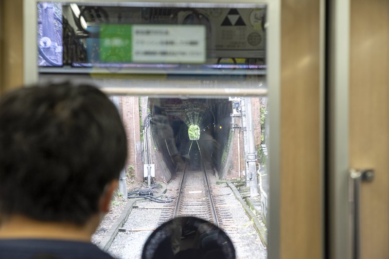 江ノ電 極楽寺トンネル（2022-05-07）