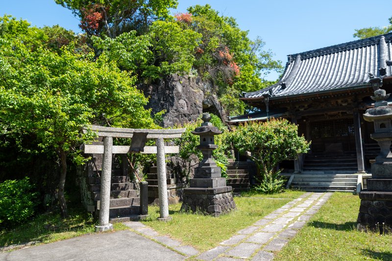 法性寺: 本堂（祖師堂），岩窟，山王社（2023-05-04）