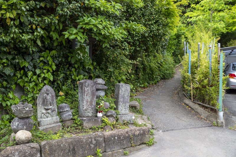 覚園寺手前の庚申塔（2022-05-06）